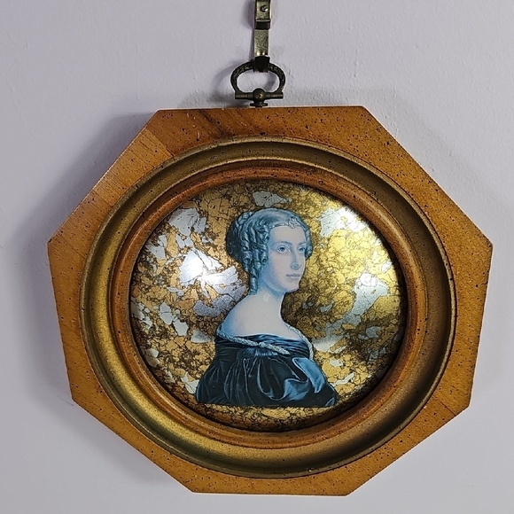 Vintage Octagonal Portrait Frame with Gold and Blue Accents - Picture 1 of 9